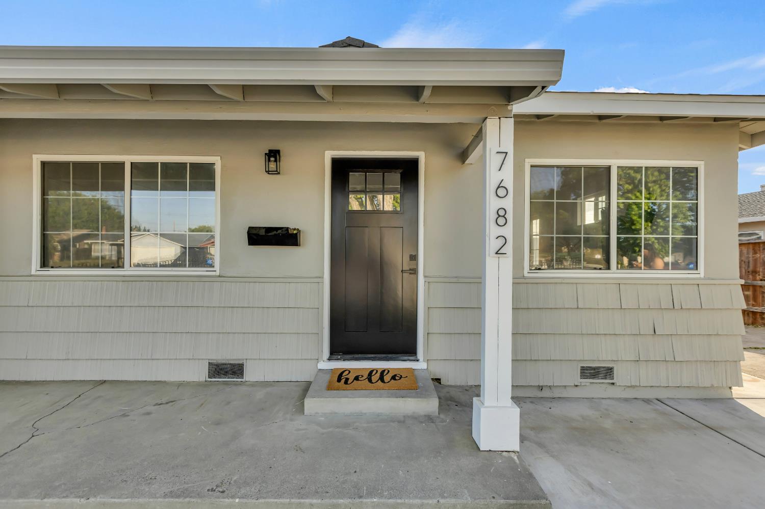 Detail Gallery Image 4 of 42 For 7682 Detroit Blvd, Sacramento,  CA 95832 - 4 Beds | 2 Baths
