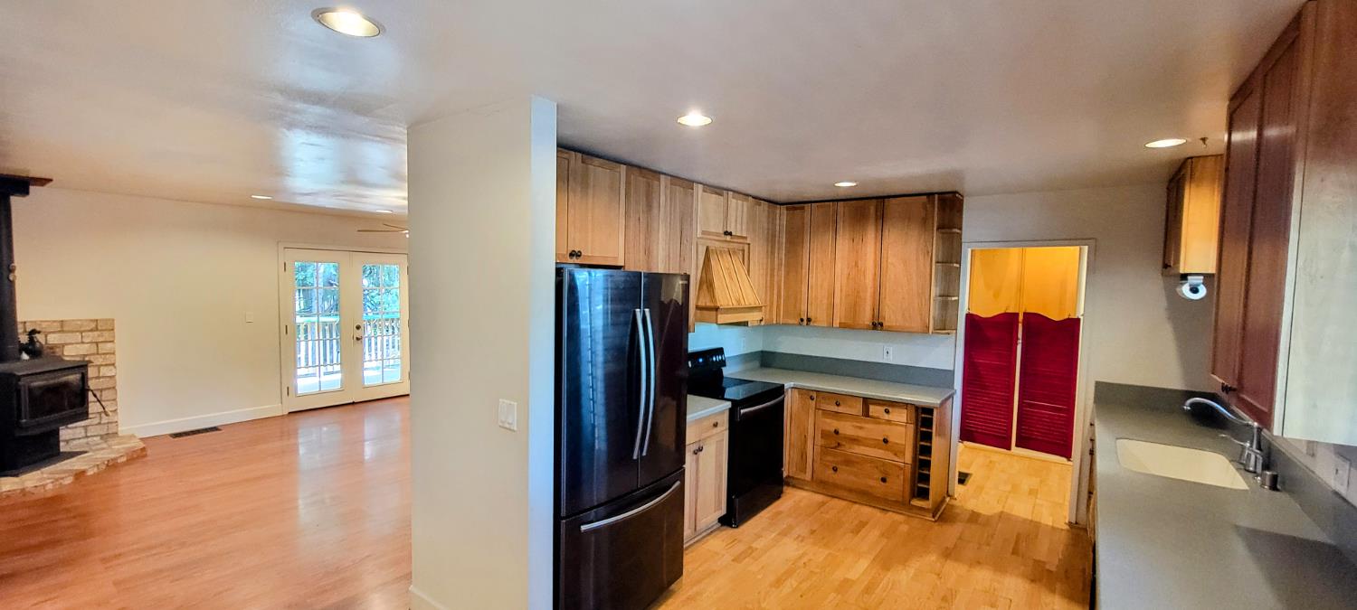 Detail Gallery Image 4 of 28 For 24040 Hitching Post Rd, Sonora,  CA 95370 - 3 Beds | 2 Baths