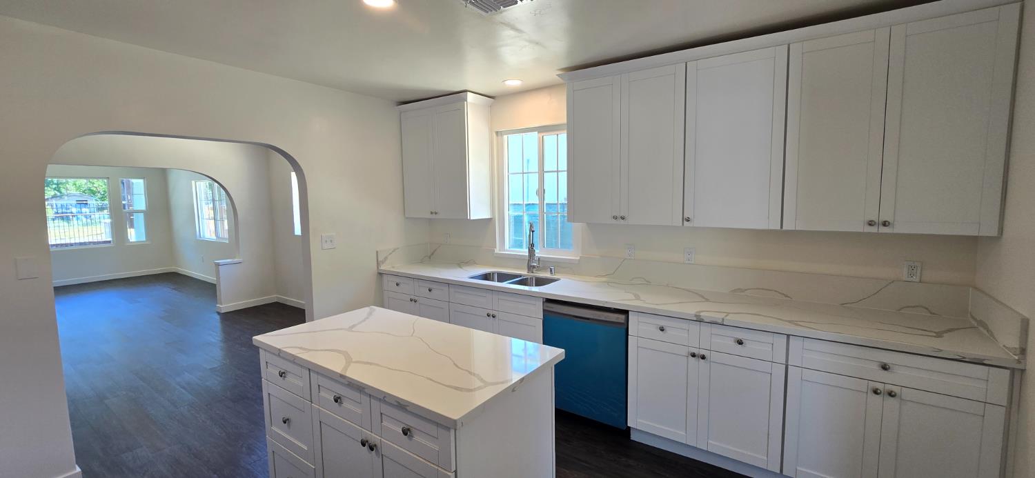 Detail Gallery Image 11 of 59 For 3129 Judah St, Sacramento,  CA 95815 - 2 Beds | 2 Baths