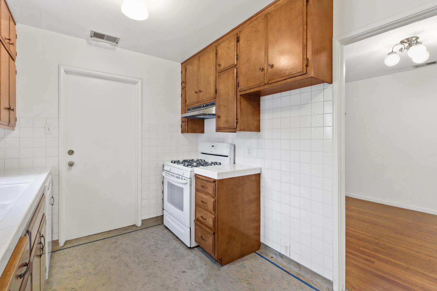 Detail Gallery Image 11 of 36 For 601 J St, Davis,  CA 95616 - 3 Beds | 2 Baths