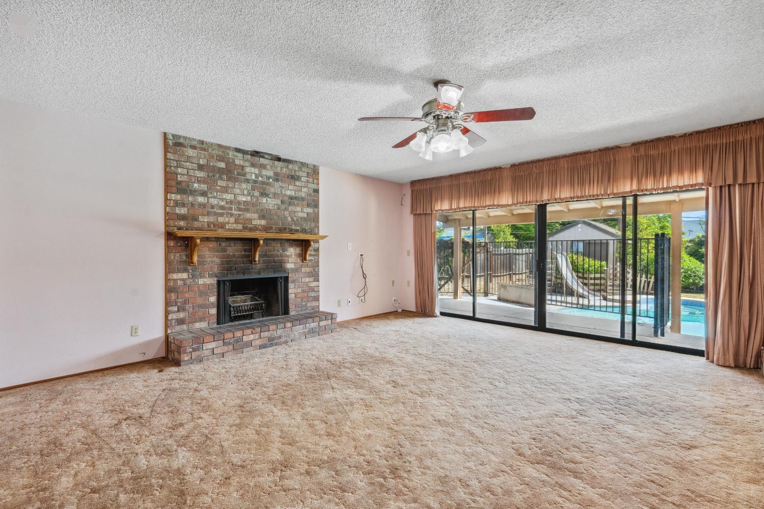 Detail Gallery Image 22 of 91 For 8518 Rolling Green Way, Fair Oaks,  CA 95628 - 4 Beds | 2/2 Baths