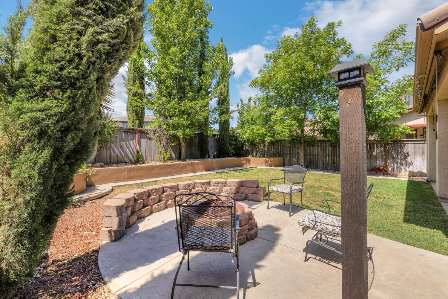 Detail Gallery Image 23 of 43 For 10424 Fossil Way, Elk Grove,  CA 95757 - 4 Beds | 3/1 Baths