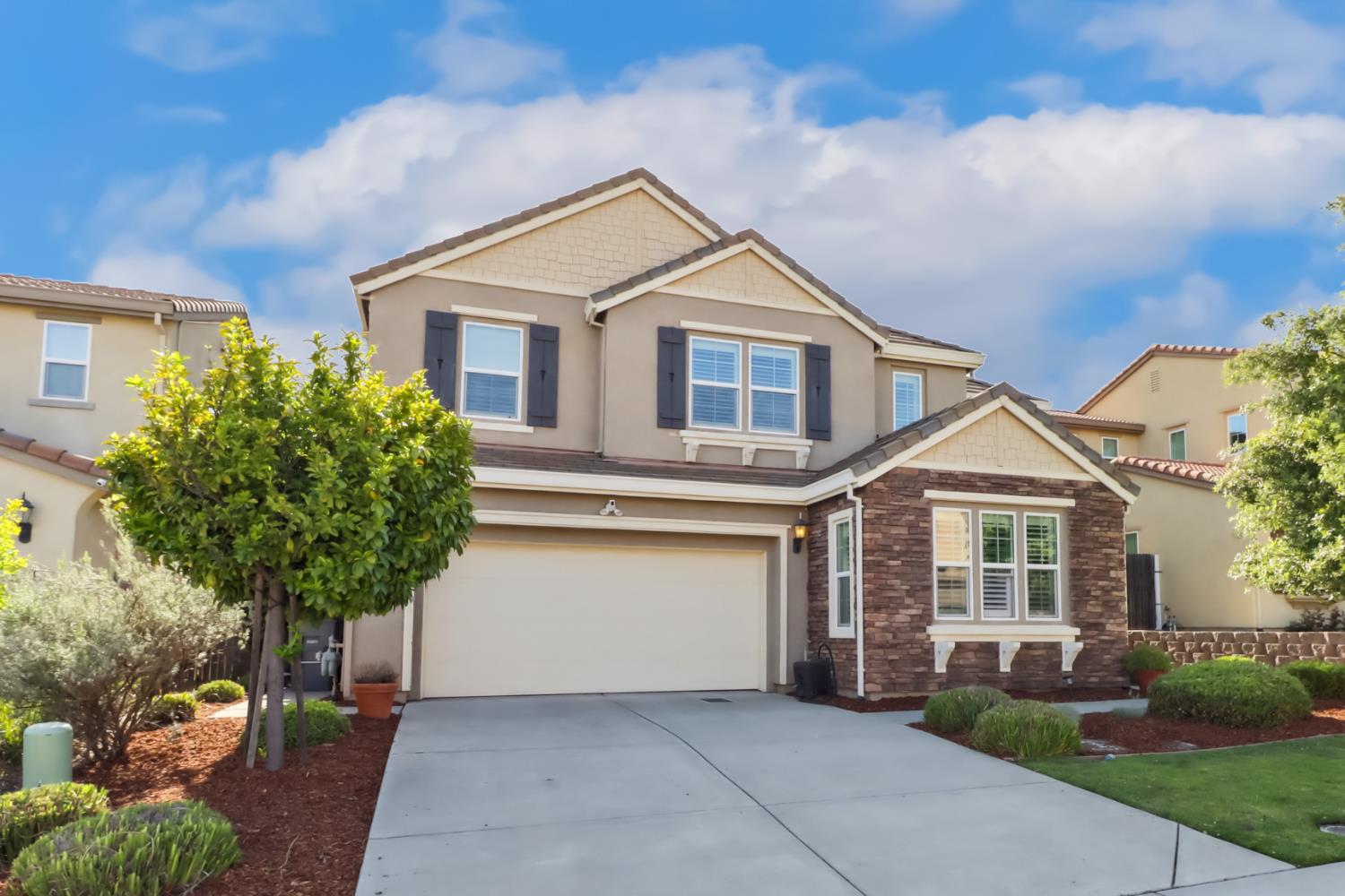 Detail Gallery Image 2 of 69 For 5604 Saratoga Cir, Rocklin,  CA 95765 - 4 Beds | 3/1 Baths