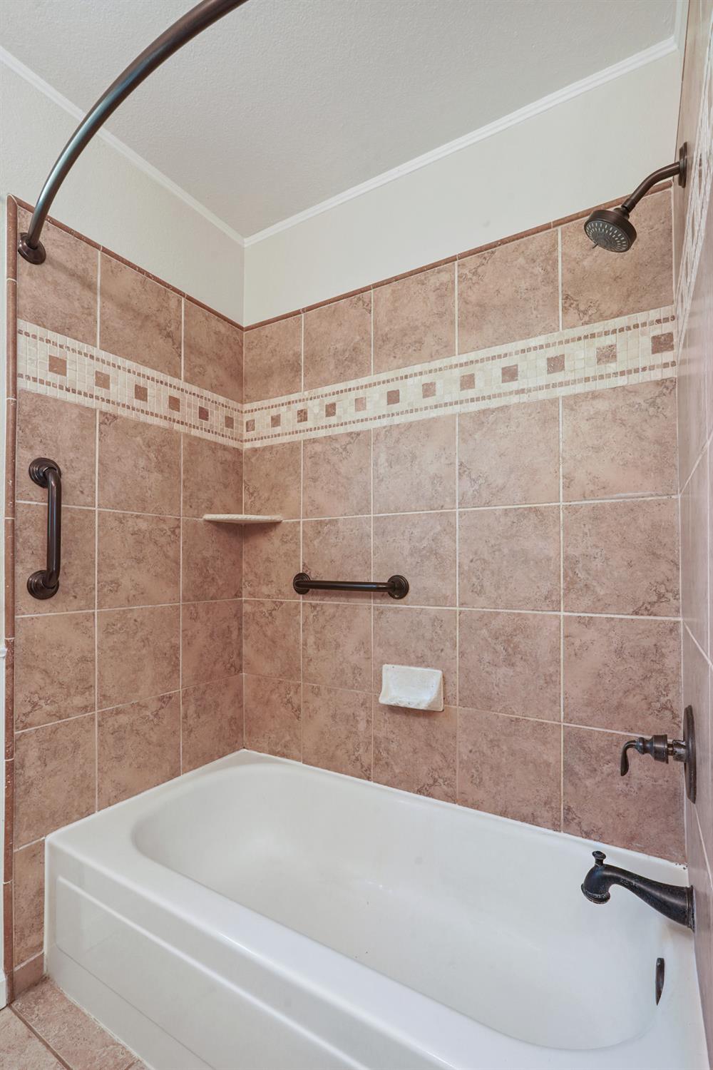 Detail Gallery Image 35 of 61 For 6001 Laguna Villa Way, Elk Grove,  CA 95758 - 3 Beds | 2 Baths