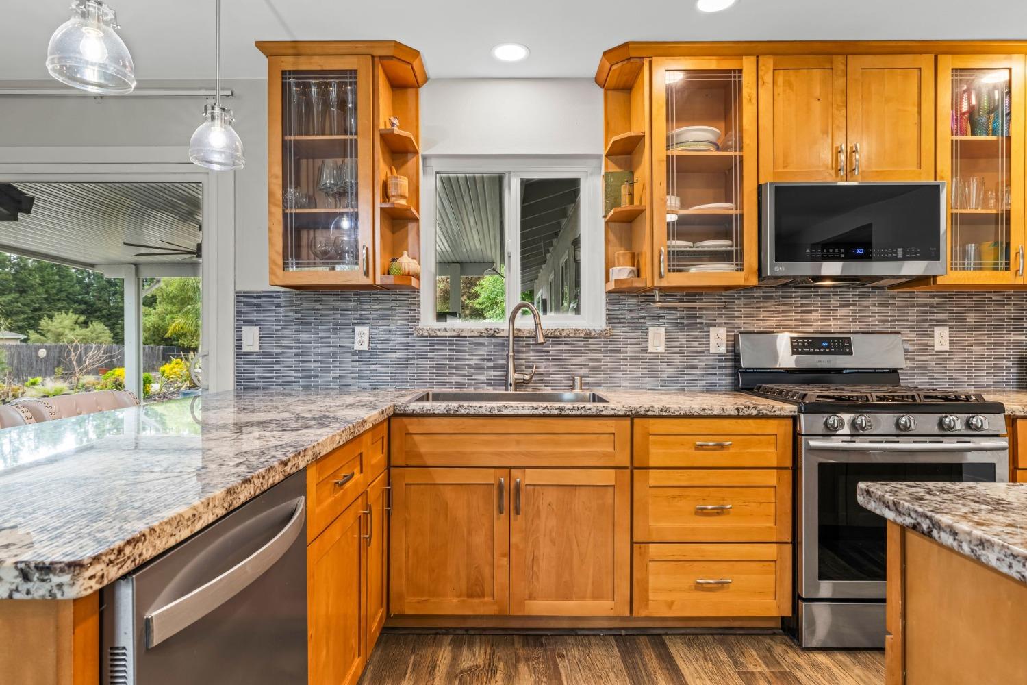 Detail Gallery Image 12 of 45 For 6516 Main Ave, Orangevale,  CA 95662 - 4 Beds | 2 Baths