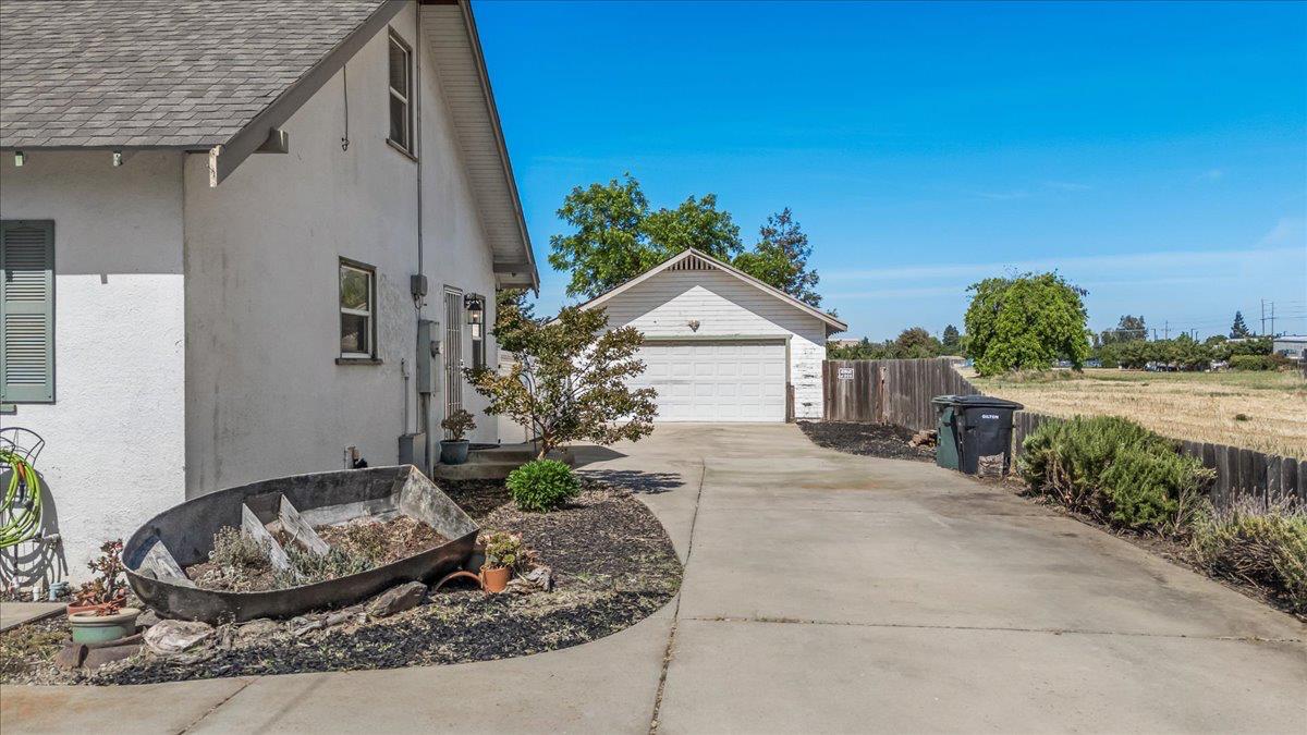 Detail Gallery Image 45 of 61 For 209 S Pasadena Ave, Waterford,  CA 95386 - 3 Beds | 1 Baths