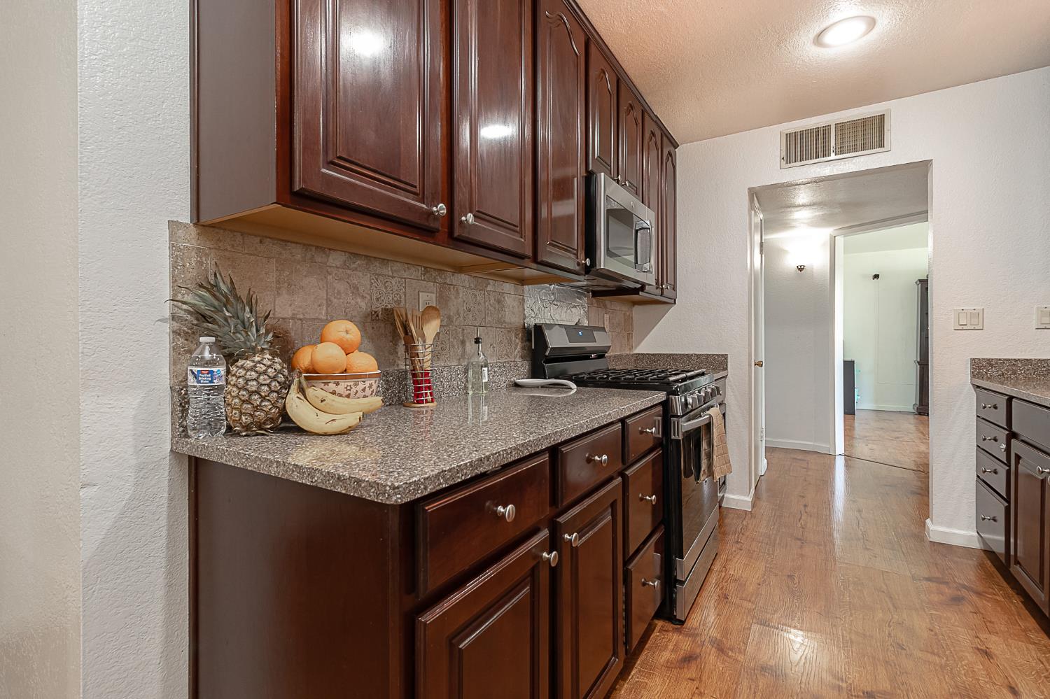 Detail Gallery Image 9 of 25 For 1705 Chapala Way, Modesto,  CA 95355 - 3 Beds | 2 Baths