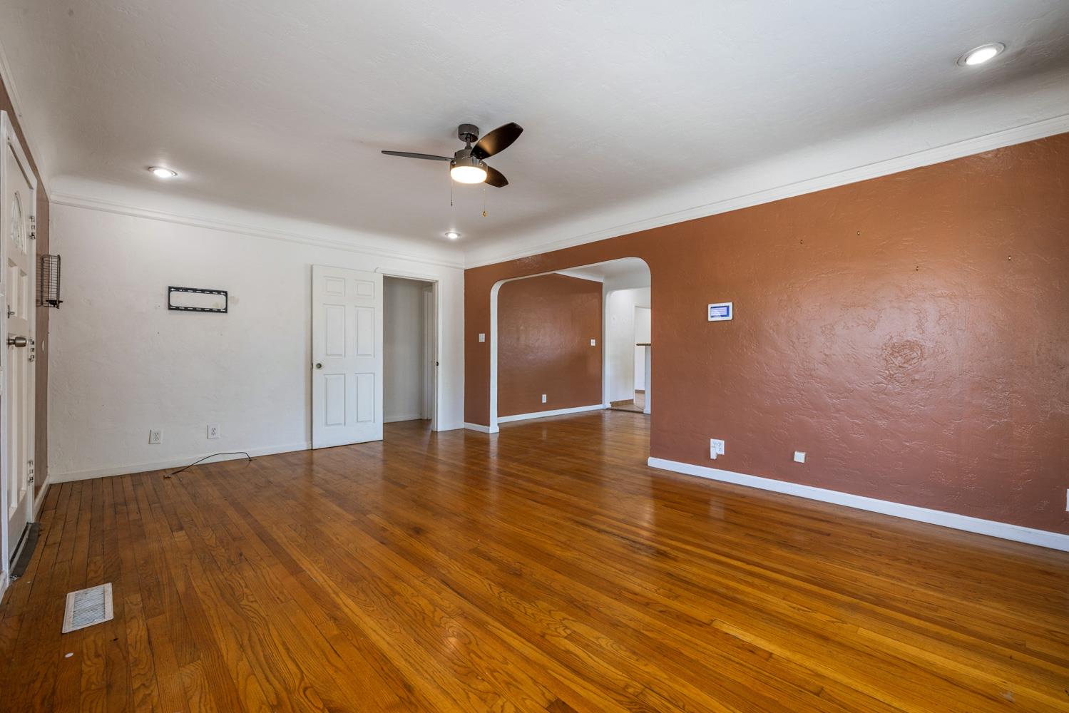Detail Gallery Image 8 of 42 For 501 N Thor St, Turlock,  CA 95380 - 5 Beds | 2 Baths