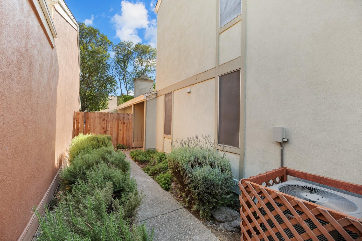 Detail Gallery Image 30 of 38 For 2662 Mandeville Way, West Sacramento,  CA 95691 - 2 Beds | 1/1 Baths