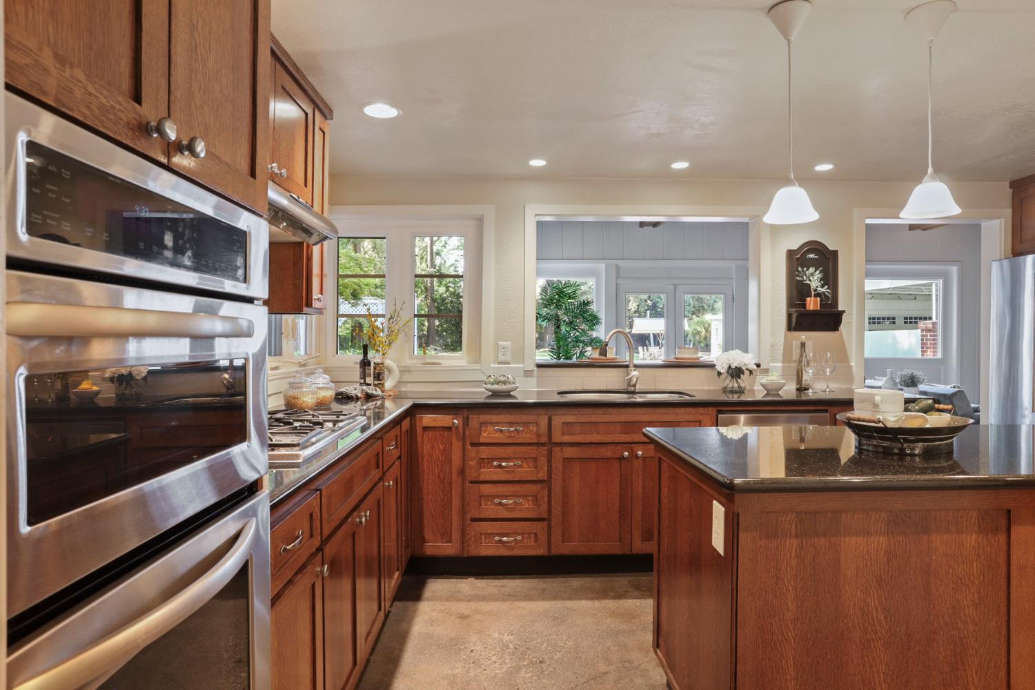 Detail Gallery Image 24 of 80 For 3651 Country Club Blvd, Stockton,  CA 95204 - 6 Beds | 3 Baths