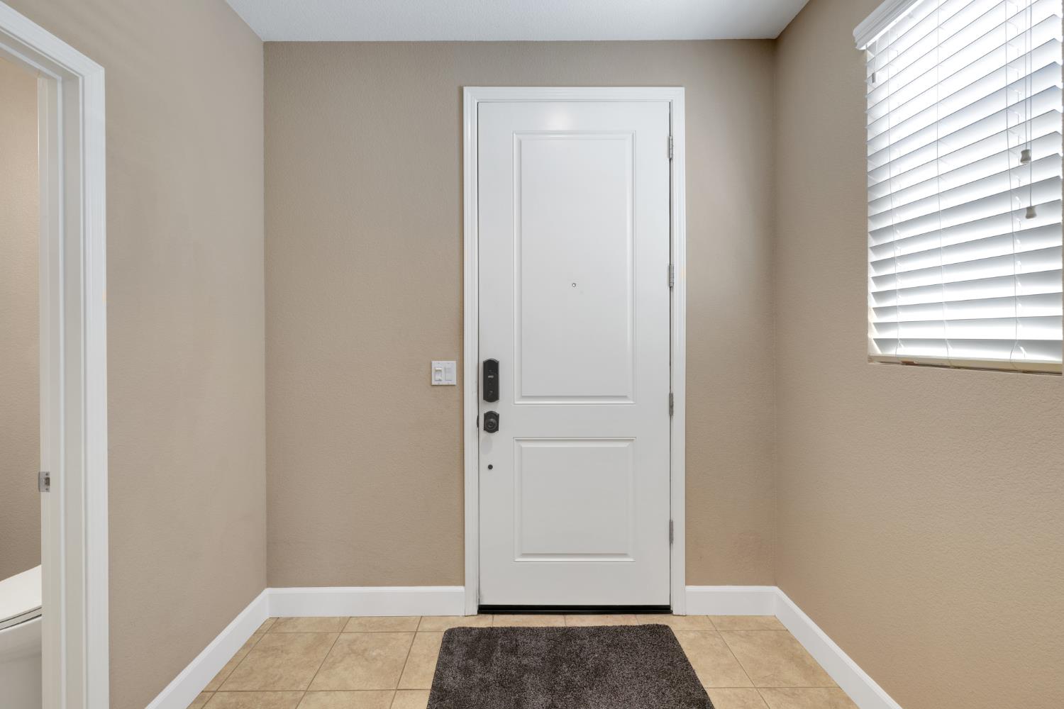 Detail Gallery Image 5 of 43 For 10424 Fossil Way, Elk Grove,  CA 95757 - 4 Beds | 3/1 Baths