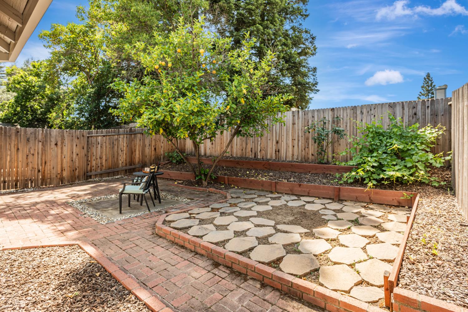 Hidalgo Circle, Roseville, California image 32