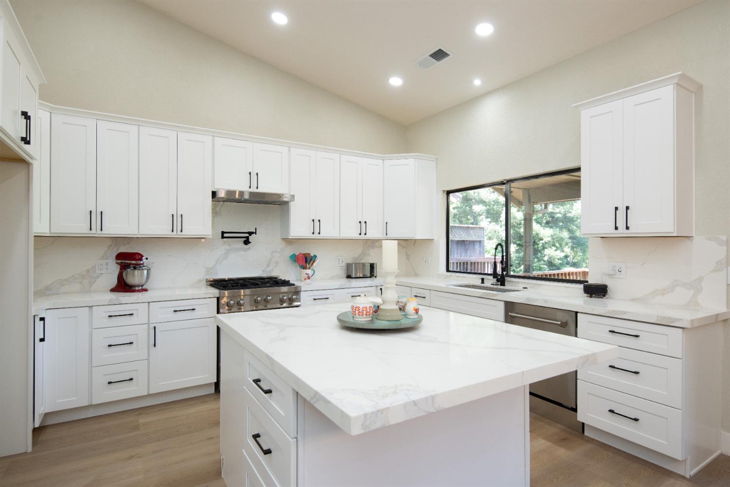 Detail Gallery Image 11 of 36 For 892 River Bluff Dr, Oakdale,  CA 95361 - 3 Beds | 2 Baths