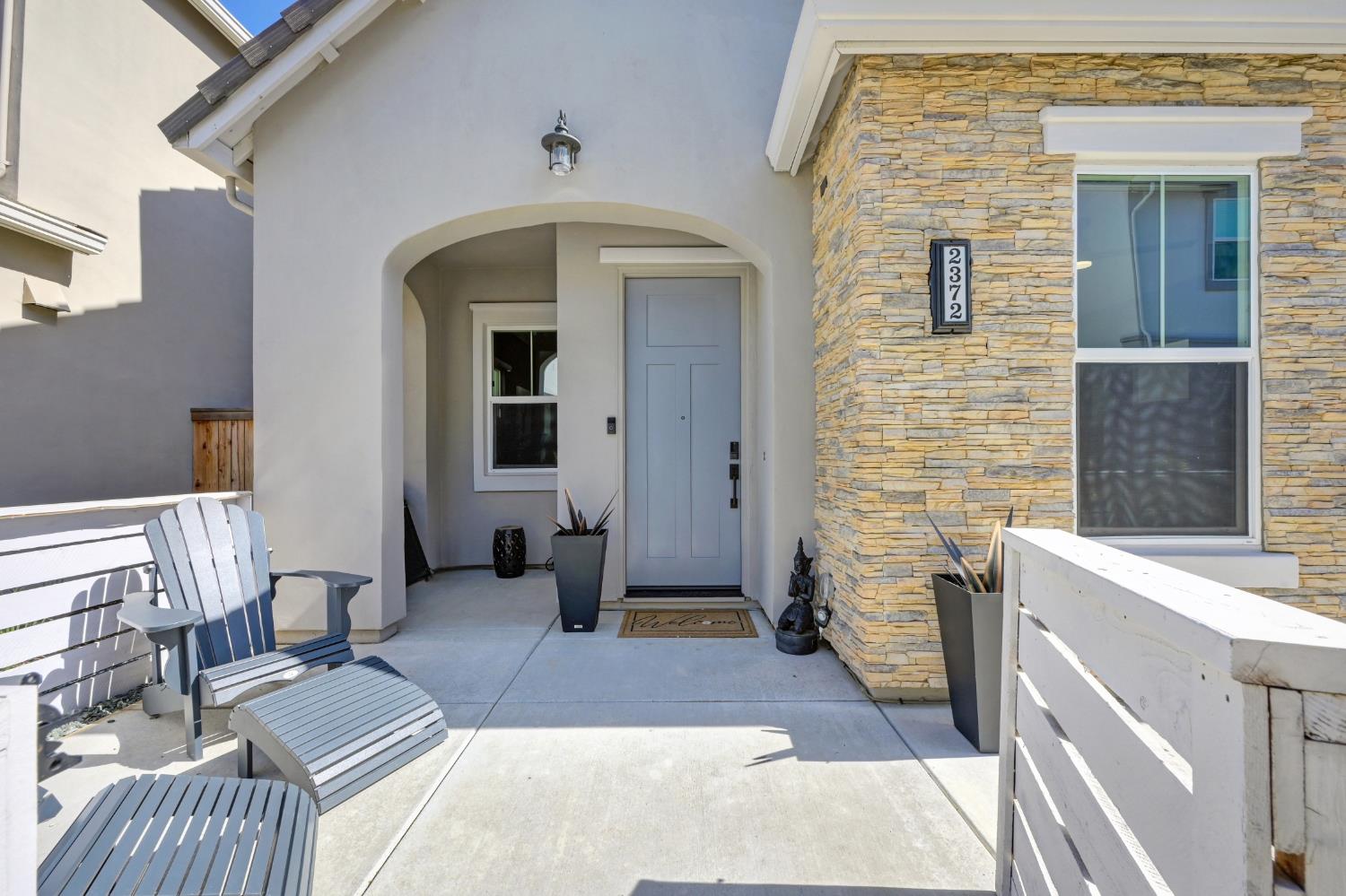 Detail Gallery Image 2 of 53 For 2372 Bastogne, Sacramento,  CA 95818 - 3 Beds | 2/1 Baths
