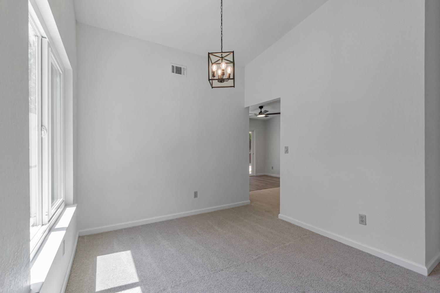 Detail Gallery Image 15 of 52 For 4046 S Royal Links Cir, Antioch,  CA 94509 - 4 Beds | 2 Baths