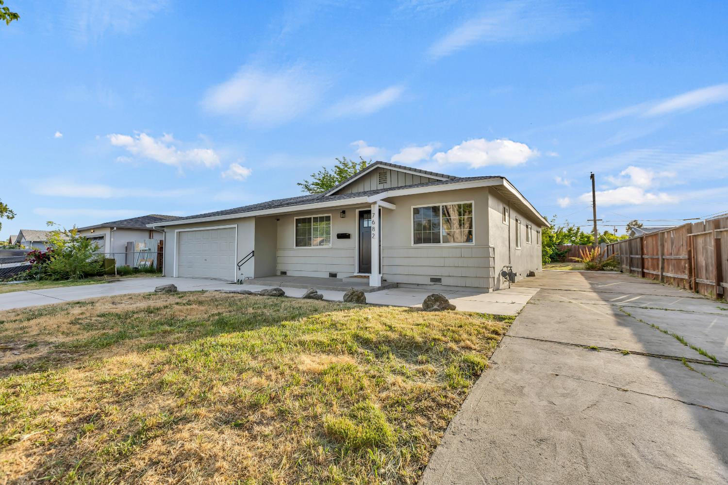 Detail Gallery Image 2 of 42 For 7682 Detroit Blvd, Sacramento,  CA 95832 - 4 Beds | 2 Baths