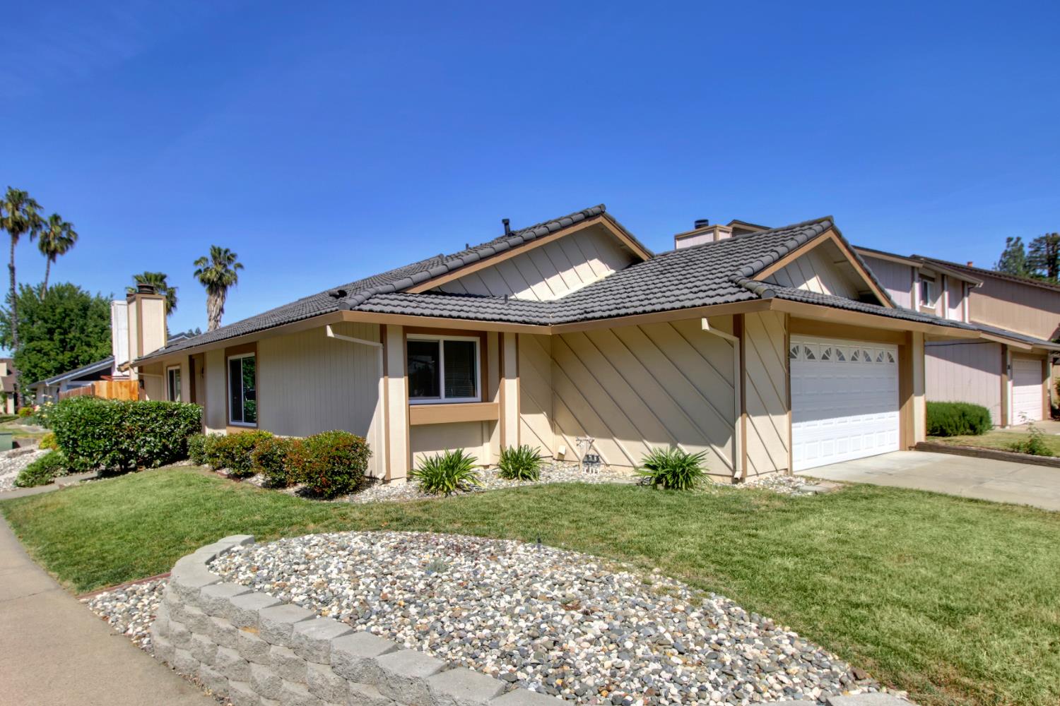 Detail Gallery Image 2 of 48 For 2301 Walnut Grove Way, Rancho Cordova,  CA 95670 - 3 Beds | 2 Baths