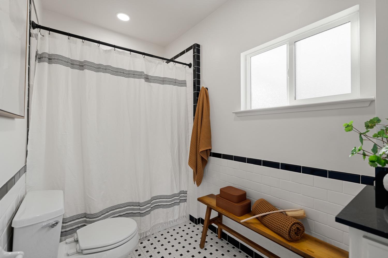 Detail Gallery Image 23 of 49 For 2750 San Luis Ct, Sacramento,  CA 95818 - 3 Beds | 2 Baths