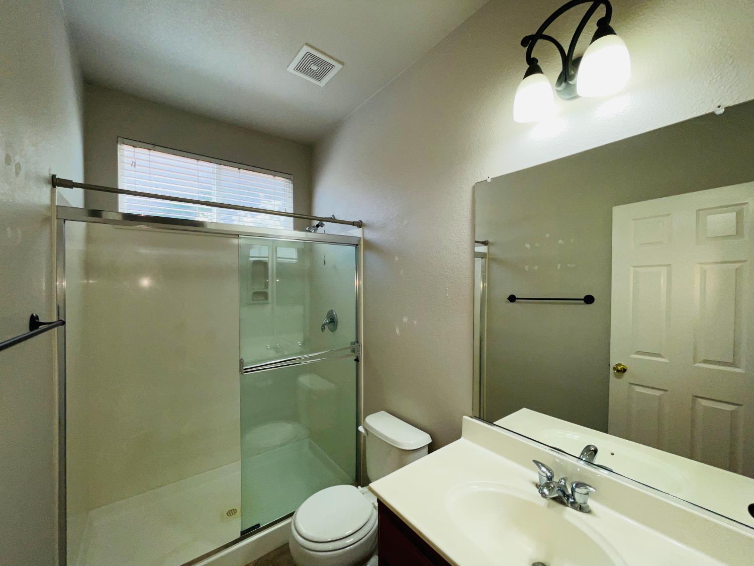 Detail Gallery Image 11 of 42 For 6416 Jefjen Way, Elk Grove,  CA 95757 - 5 Beds | 3 Baths