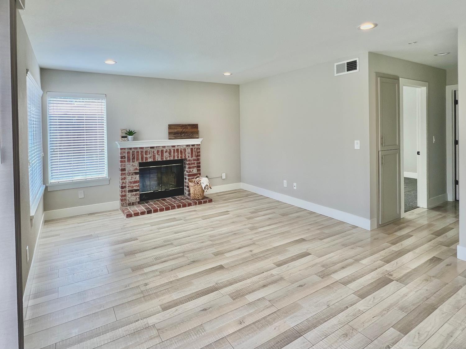 Detail Gallery Image 23 of 48 For 3842 Hunters Glen Pl, Antelope,  CA 95843 - 4 Beds | 3 Baths