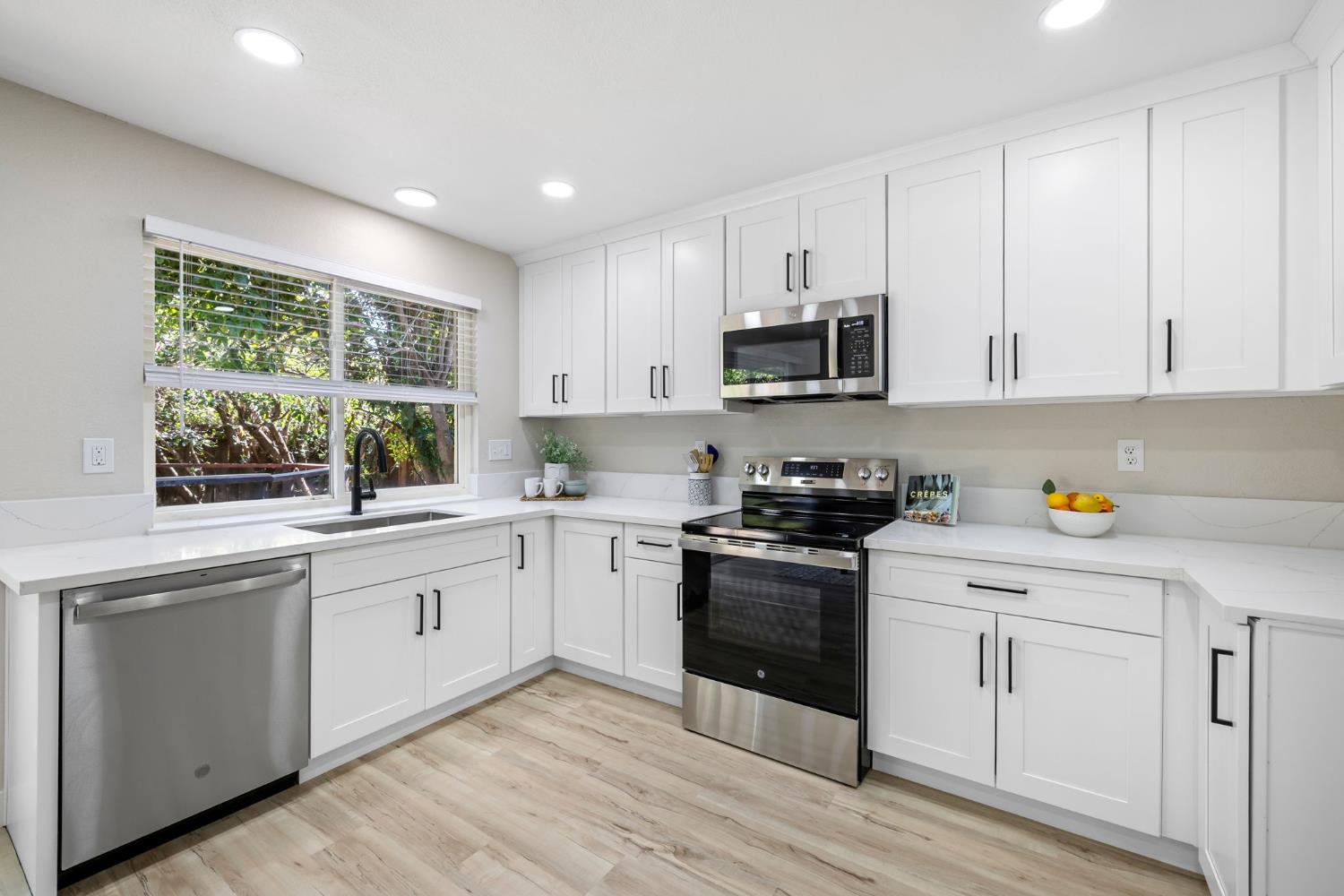 Detail Gallery Image 24 of 43 For 1240 Chuckwagon Dr, Sacramento,  CA 95834 - 3 Beds | 2 Baths