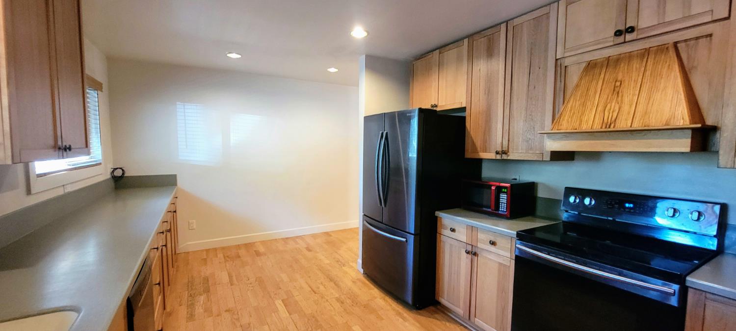 Detail Gallery Image 6 of 28 For 24040 Hitching Post Rd, Sonora,  CA 95370 - 3 Beds | 2 Baths