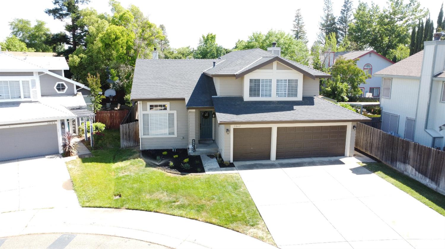 Detail Gallery Image 4 of 48 For 3842 Hunters Glen Pl, Antelope,  CA 95843 - 4 Beds | 3 Baths