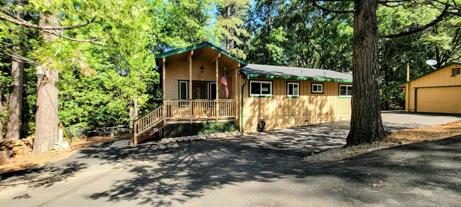 Detail Gallery Image 1 of 28 For 24040 Hitching Post Rd, Sonora,  CA 95370 - 3 Beds | 2 Baths