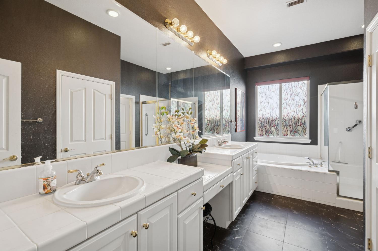 Detail Gallery Image 21 of 41 For 2832 Rockaway Ln, Sacramento,  CA 95835 - 2 Beds | 2 Baths