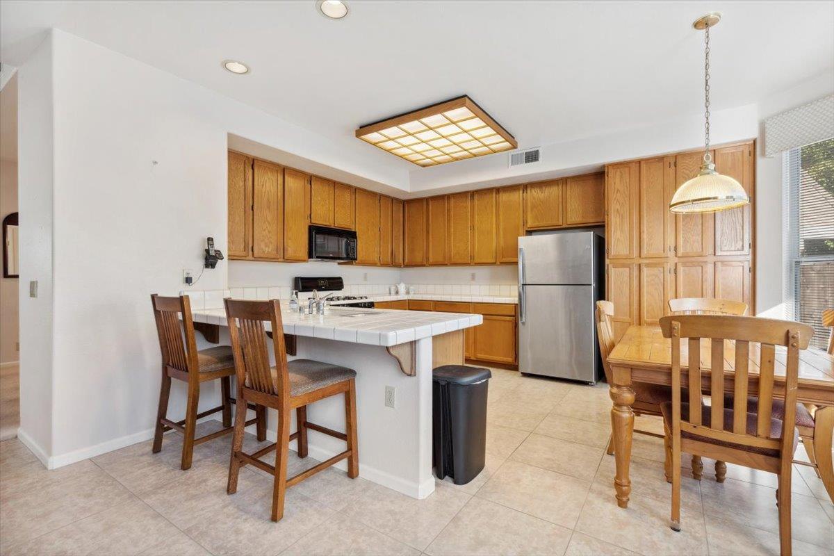 Detail Gallery Image 14 of 31 For 4625 Winter Oak Way, Antelope,  CA 95843 - 4 Beds | 2/1 Baths