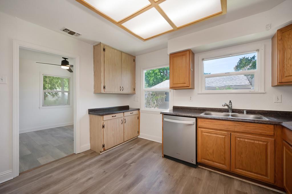 Detail Gallery Image 15 of 28 For 1167 Sonoma Ave, Sacramento,  CA 95815 - 2 Beds | 1 Baths