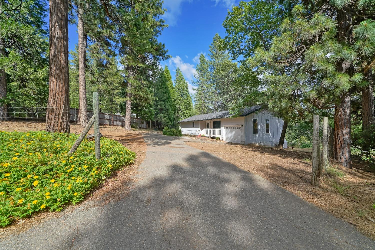 Detail Gallery Image 2 of 34 For 5781 Sly Park Rd, Pollock Pines,  CA 95726 - 2 Beds | 2 Baths