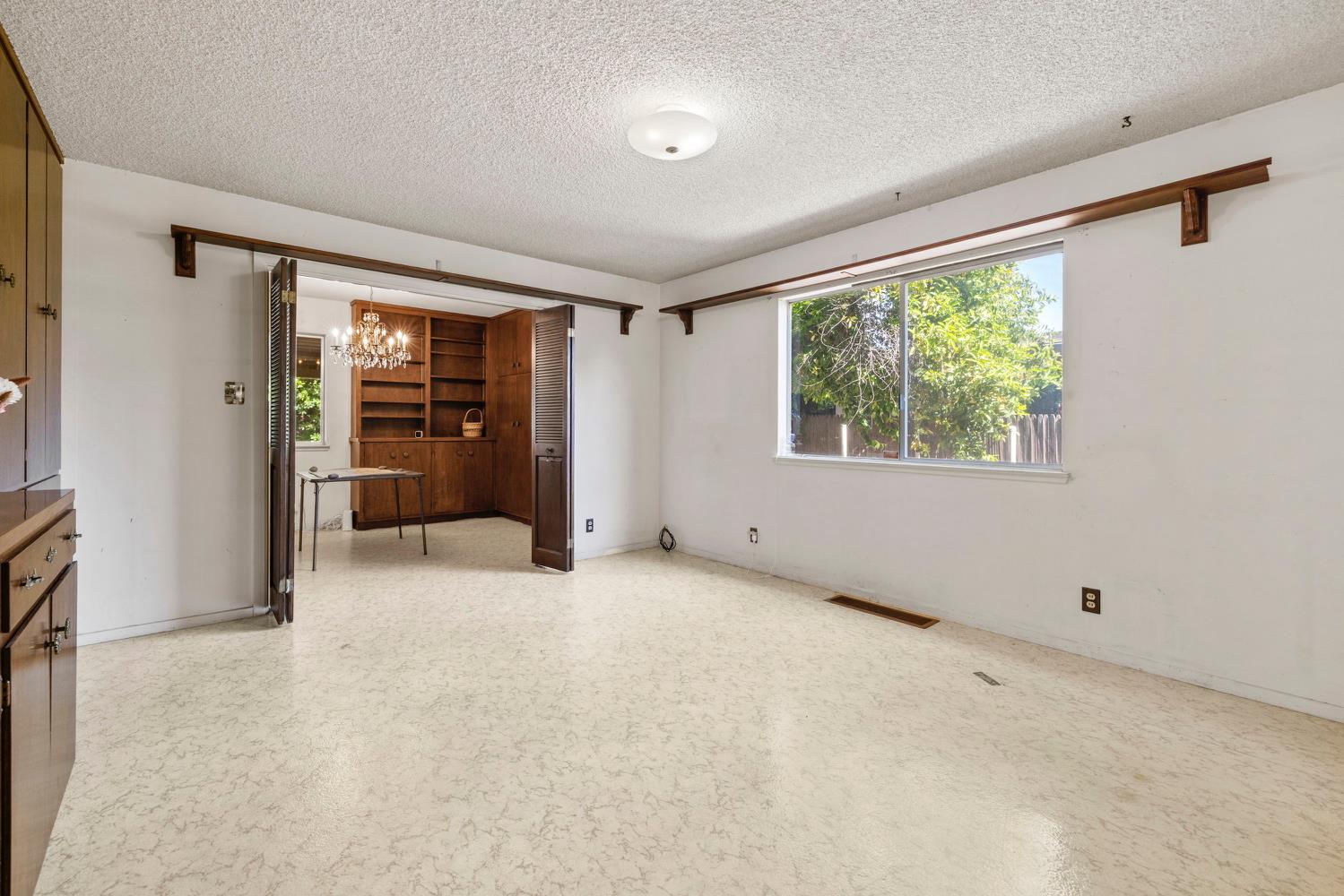 Detail Gallery Image 13 of 34 For 6010 Holstein Way, Sacramento,  CA 95822 - 3 Beds | 2/1 Baths