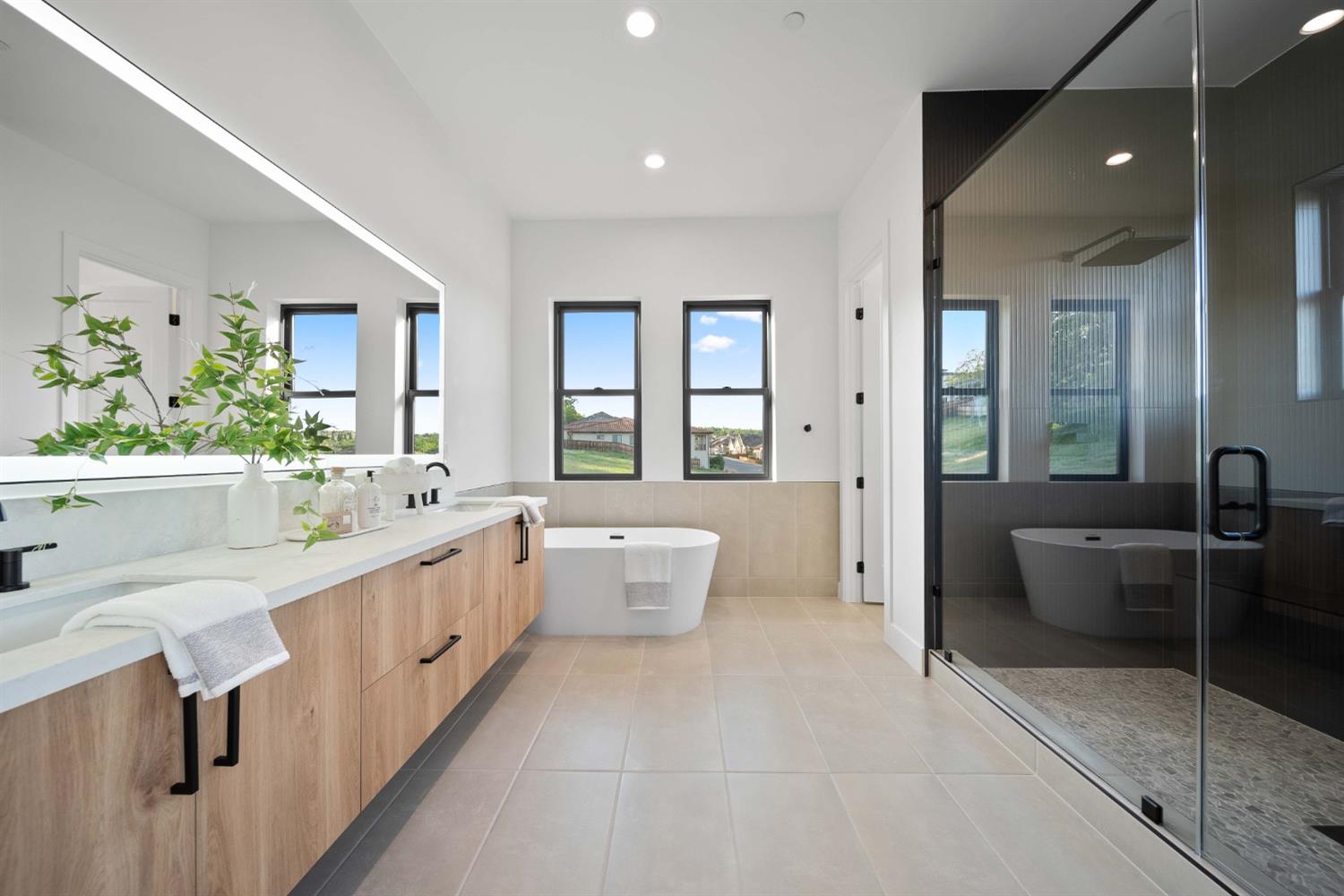 Detail Gallery Image 14 of 47 For 714 Sundahl Dr, Folsom,  CA 95630 - 5 Beds | 3/1 Baths