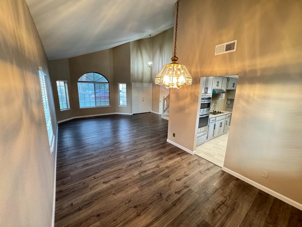 Detail Gallery Image 5 of 38 For 2232 Ne Manitoba Ct, Modesto,  CA 95356 - 3 Beds | 2/1 Baths
