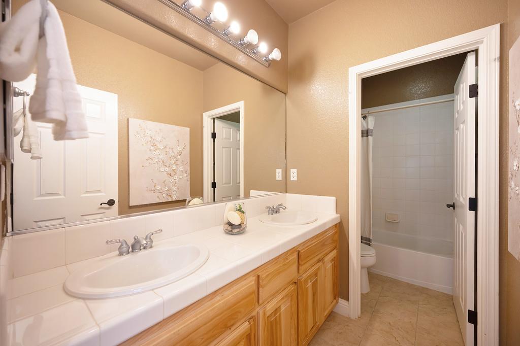 Detail Gallery Image 52 of 78 For 10317 Hite Cir, Elk Grove,  CA 95757 - 5 Beds | 3 Baths