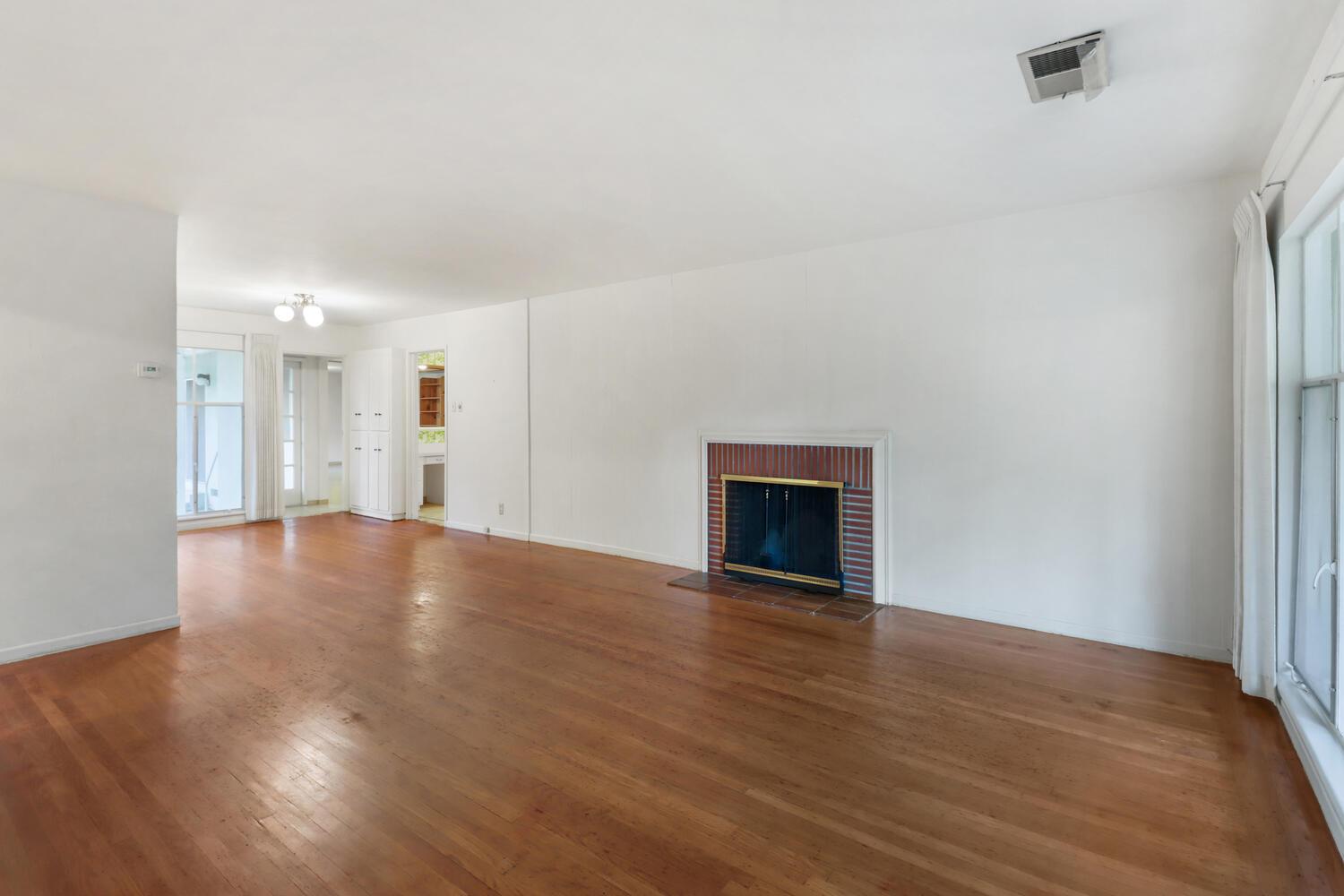 Detail Gallery Image 7 of 36 For 601 J St, Davis,  CA 95616 - 3 Beds | 2 Baths