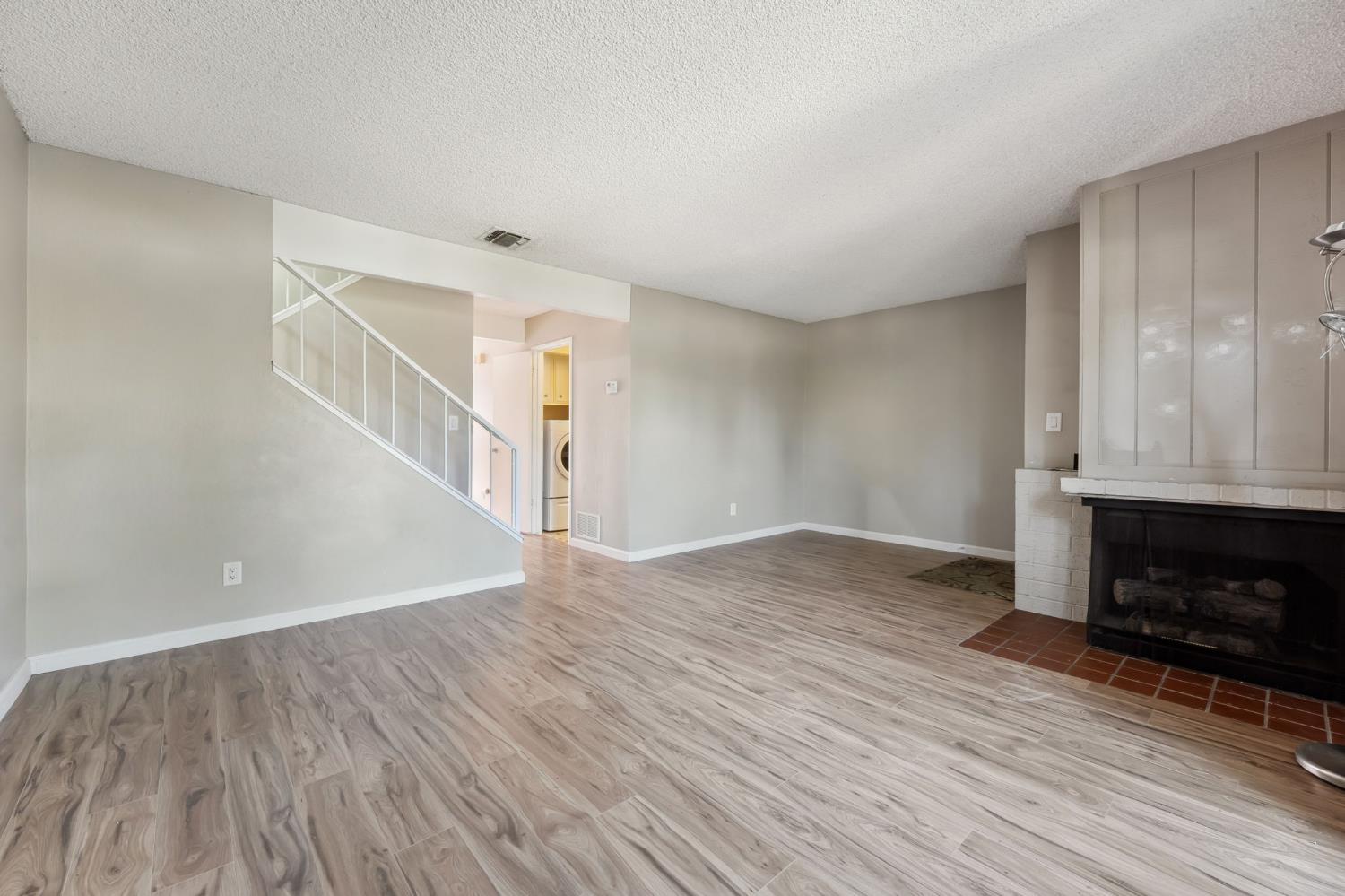 Photo #5: 225060723 Listing: Photo #5
