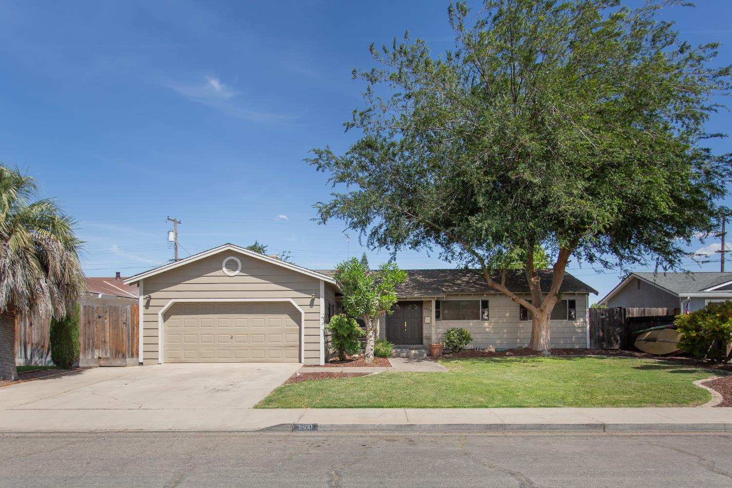 Detail Gallery Image 1 of 27 For 1860 Loyola Way, Turlock,  CA 95382 - 3 Beds | 2 Baths