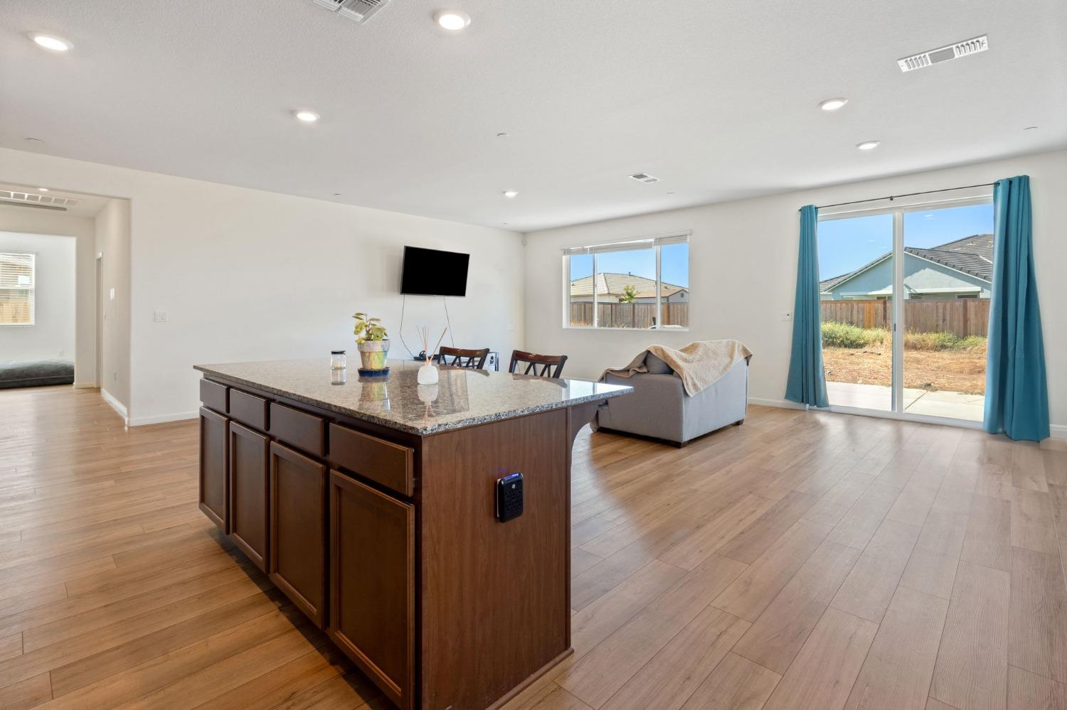 Detail Gallery Image 9 of 26 For 1822 Chelsea Ct, Plumas Lake,  CA 95961 - 3 Beds | 2 Baths