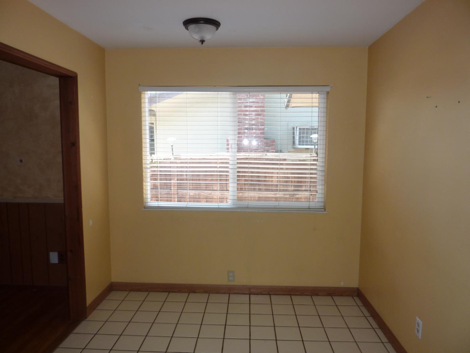 Detail Gallery Image 11 of 17 For 1800 Jackson St, Lodi,  CA 95242 - 3 Beds | 2/1 Baths