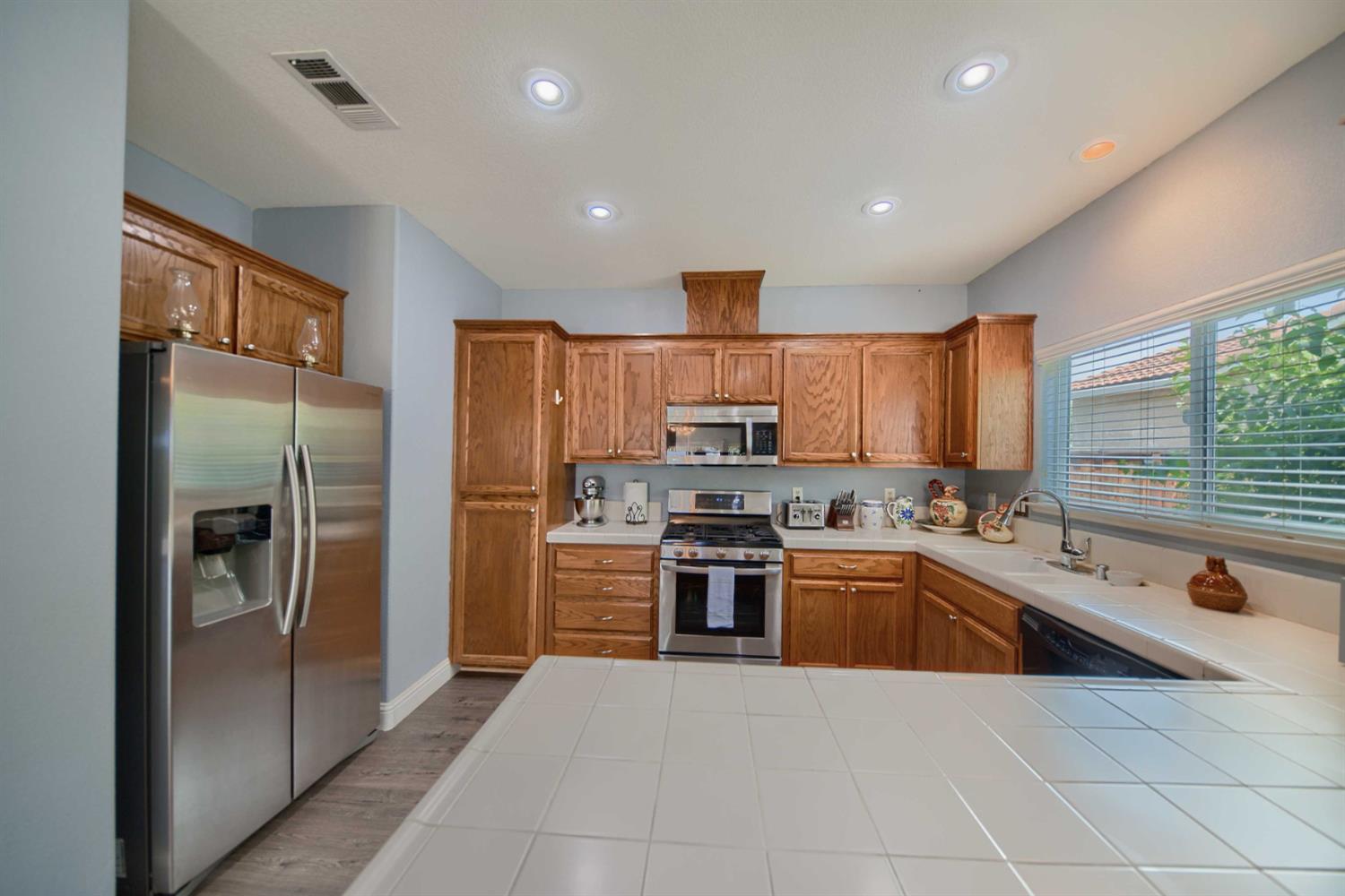 Detail Gallery Image 30 of 98 For 2994 La Vina Cir, Los Banos,  CA 93635 - 3 Beds | 2 Baths
