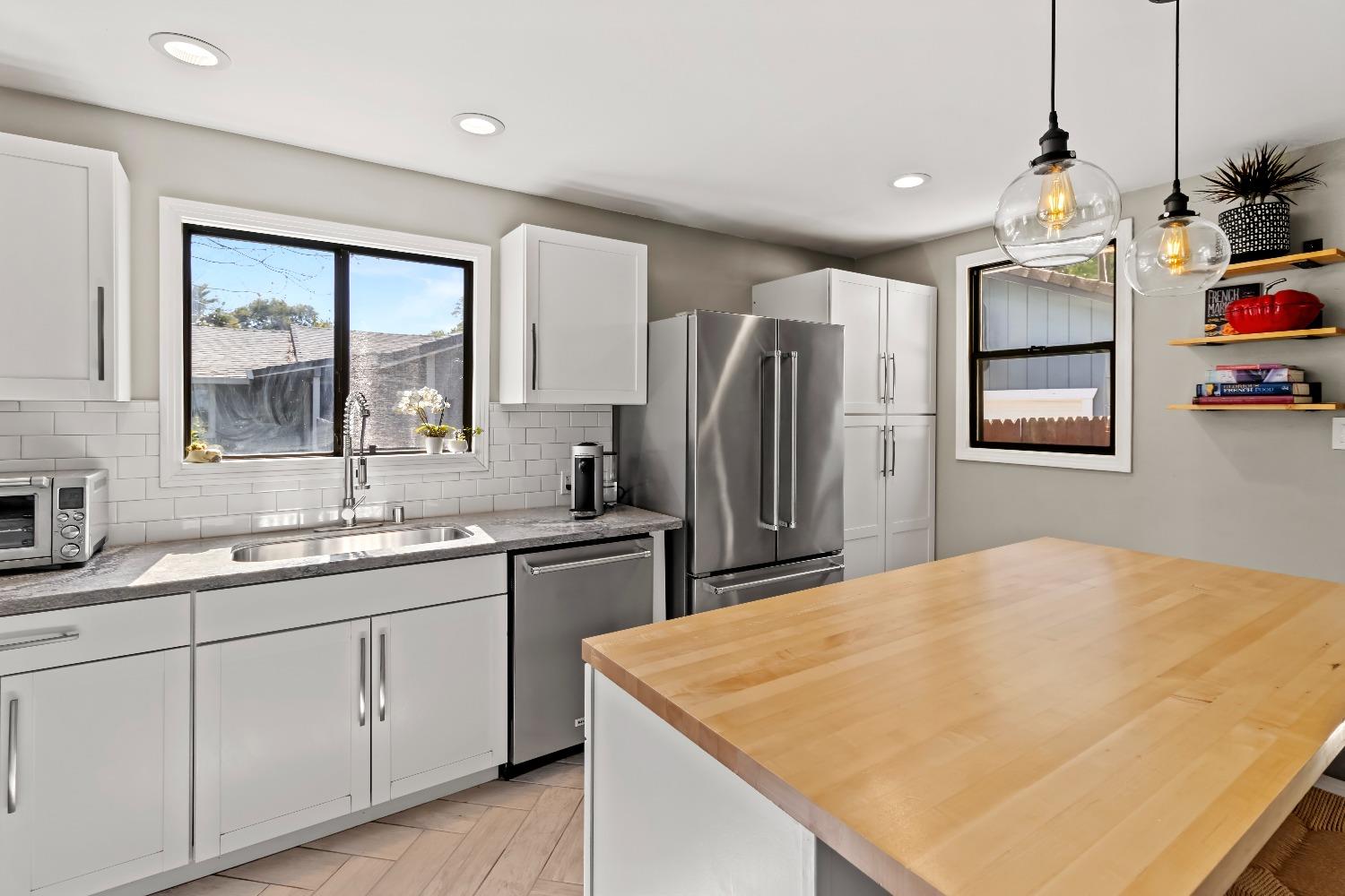 Detail Gallery Image 13 of 25 For 1142 Sherburn Ave, Sacramento,  CA 95822 - 3 Beds | 1 Baths