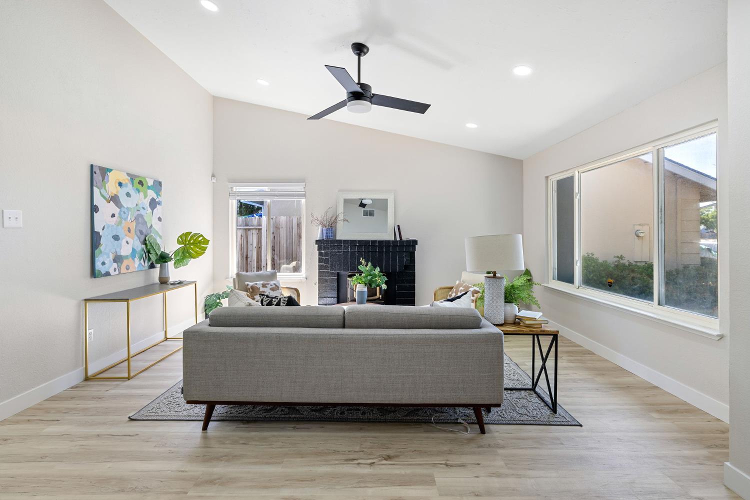Detail Gallery Image 10 of 43 For 1240 Chuckwagon Dr, Sacramento,  CA 95834 - 3 Beds | 2 Baths
