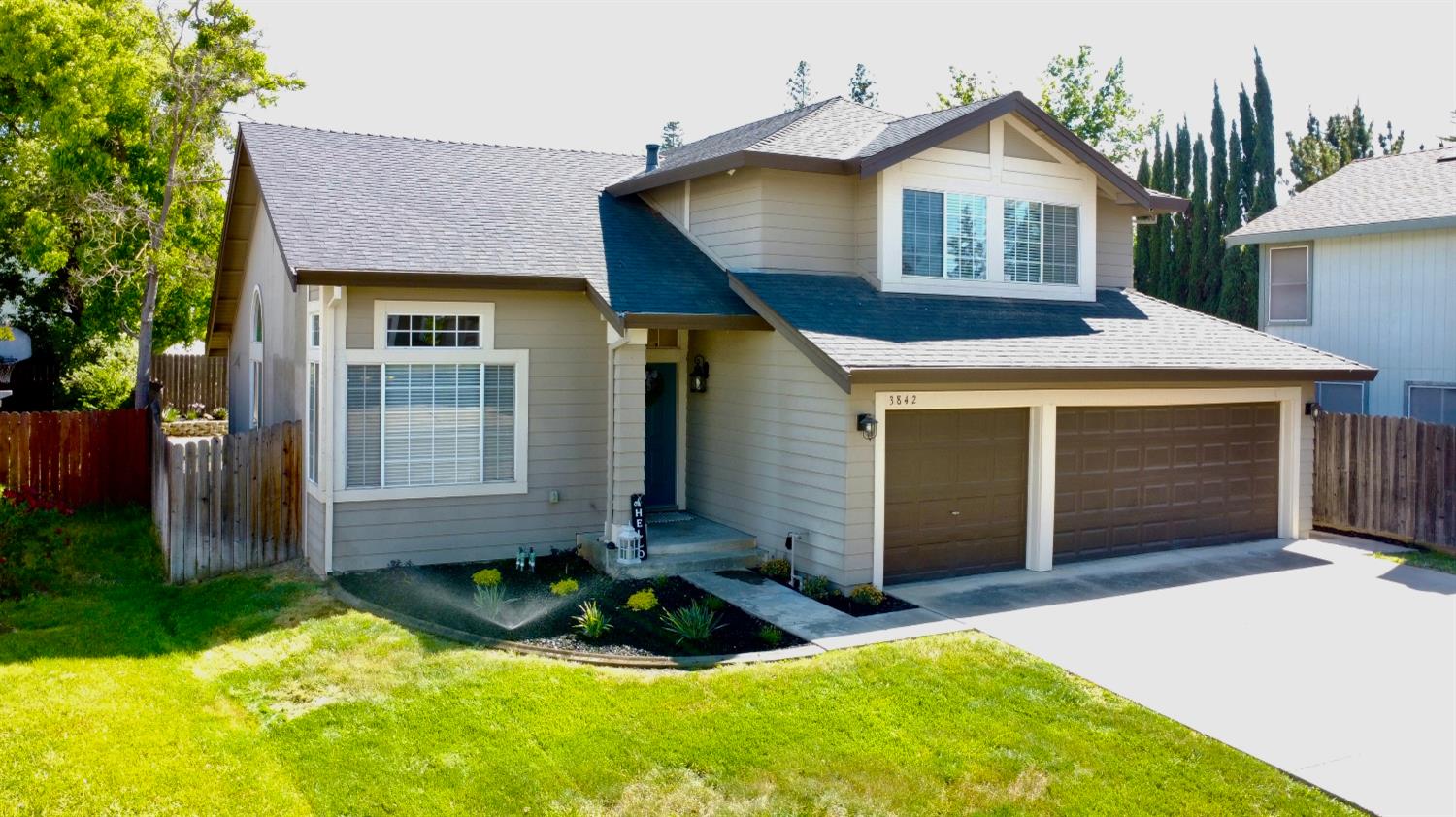Detail Gallery Image 5 of 48 For 3842 Hunters Glen Pl, Antelope,  CA 95843 - 4 Beds | 3 Baths