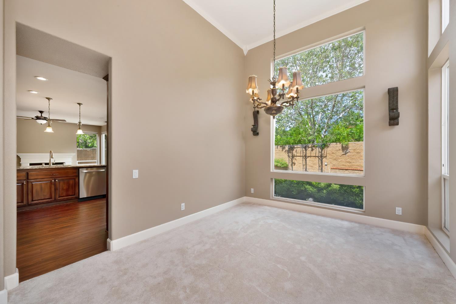 Detail Gallery Image 12 of 52 For 4001 Ironwood Dr, El Dorado Hills,  CA 95762 - 5 Beds | 3 Baths