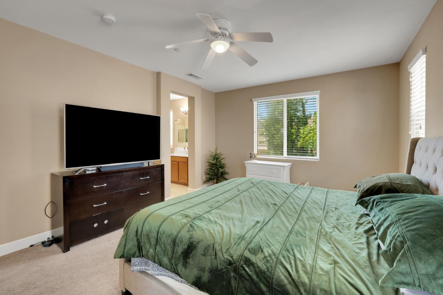 Detail Gallery Image 32 of 43 For 10424 Fossil Way, Elk Grove,  CA 95757 - 4 Beds | 3/1 Baths