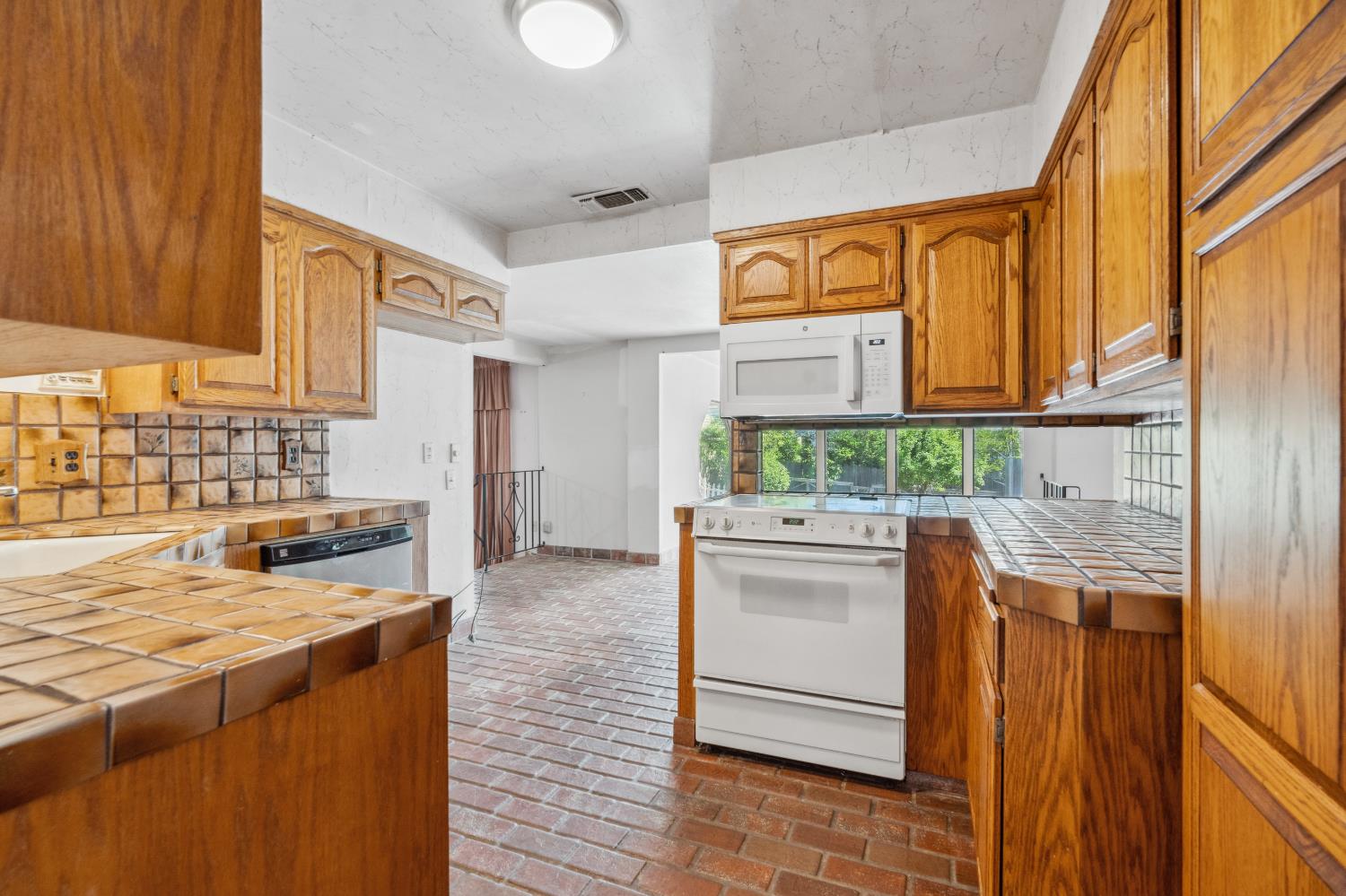 Detail Gallery Image 27 of 91 For 8518 Rolling Green Way, Fair Oaks,  CA 95628 - 4 Beds | 2/2 Baths