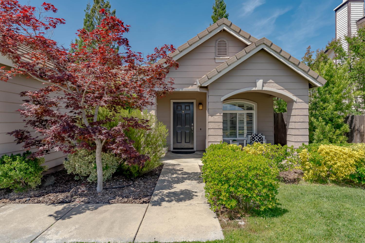 Detail Gallery Image 34 of 44 For 1014 Thompson Cir, Folsom,  CA 95630 - 4 Beds | 2 Baths