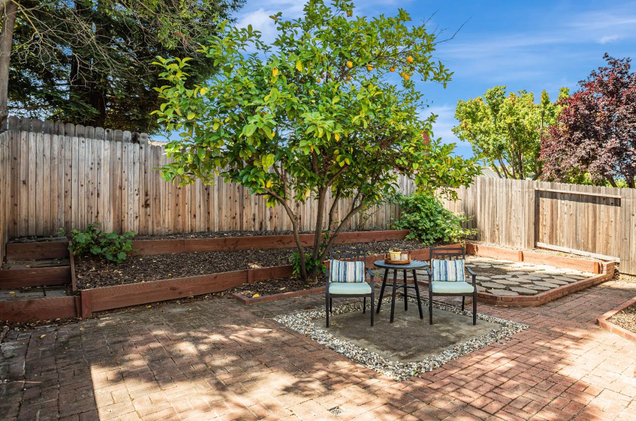 Hidalgo Circle, Roseville, California image 31